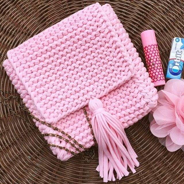 bolsa de fio de malha rosa quadrada