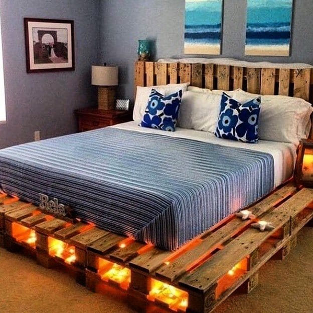 cama de pallet com lampada