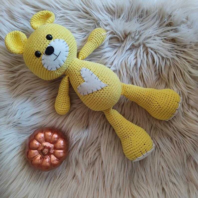 urso amigurumi amarelo