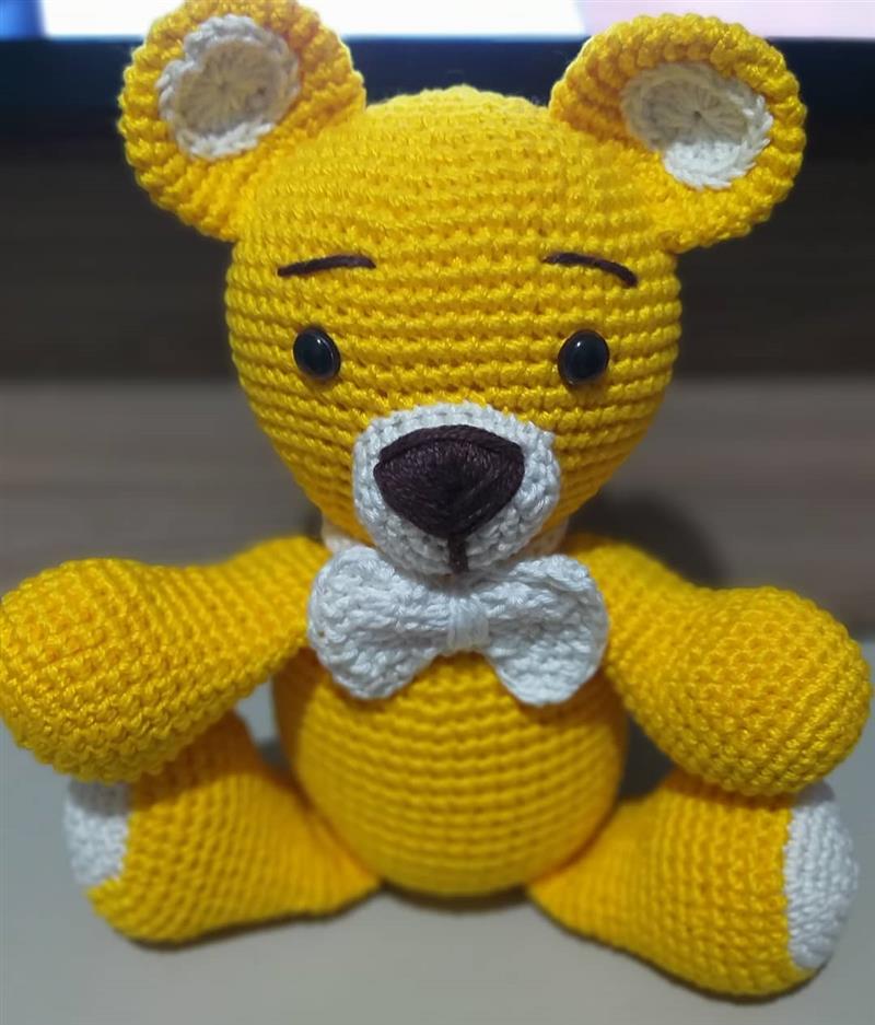 urso amigurumi amarelo