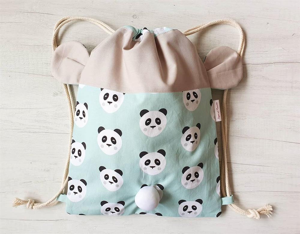 Mochila infantil de retalhos de tecido