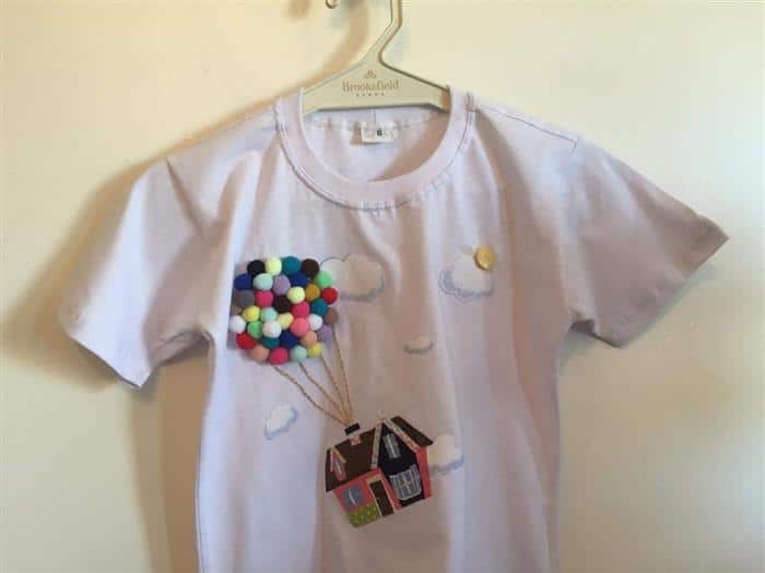 blusa infantil customizada com pompom