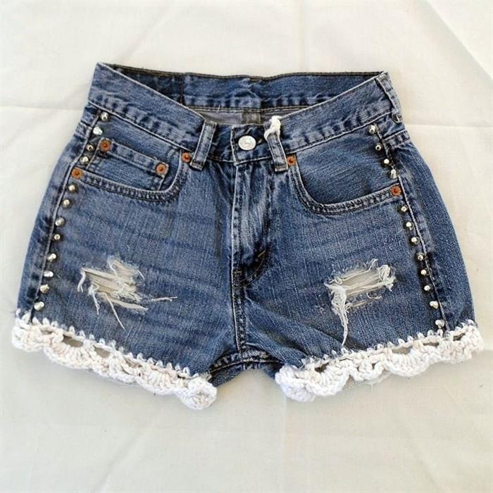 short jeans com bico de crochê