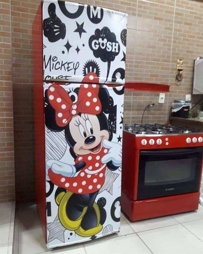 geladeira adesivada da minnie