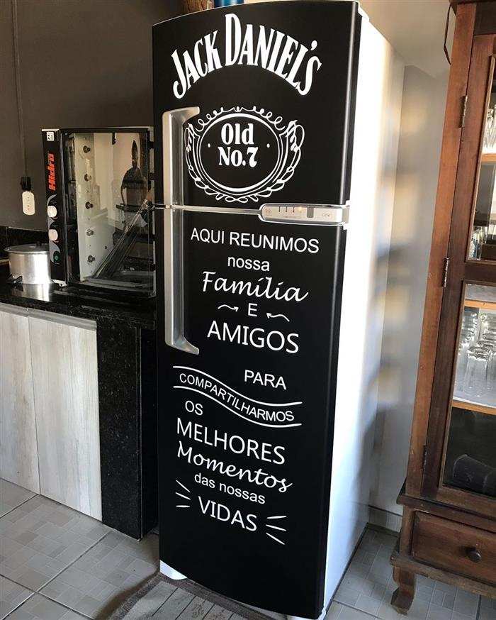 geladeira adesivada jack daniels