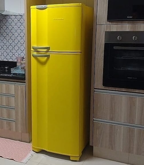geladeira amarela