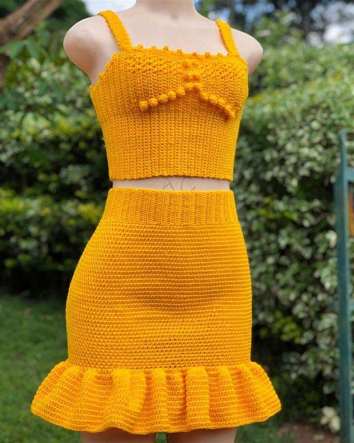 conjunto de crochê amarelo