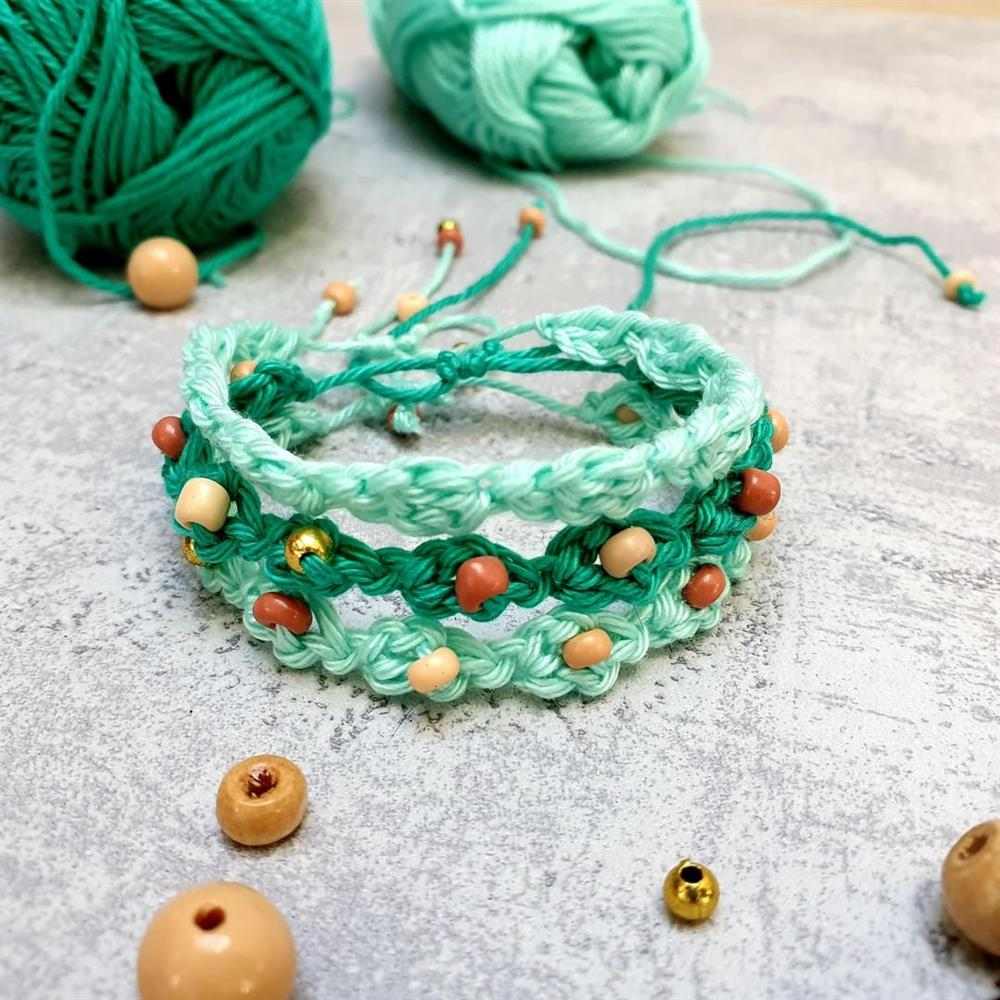 pulseira verde com miçangas