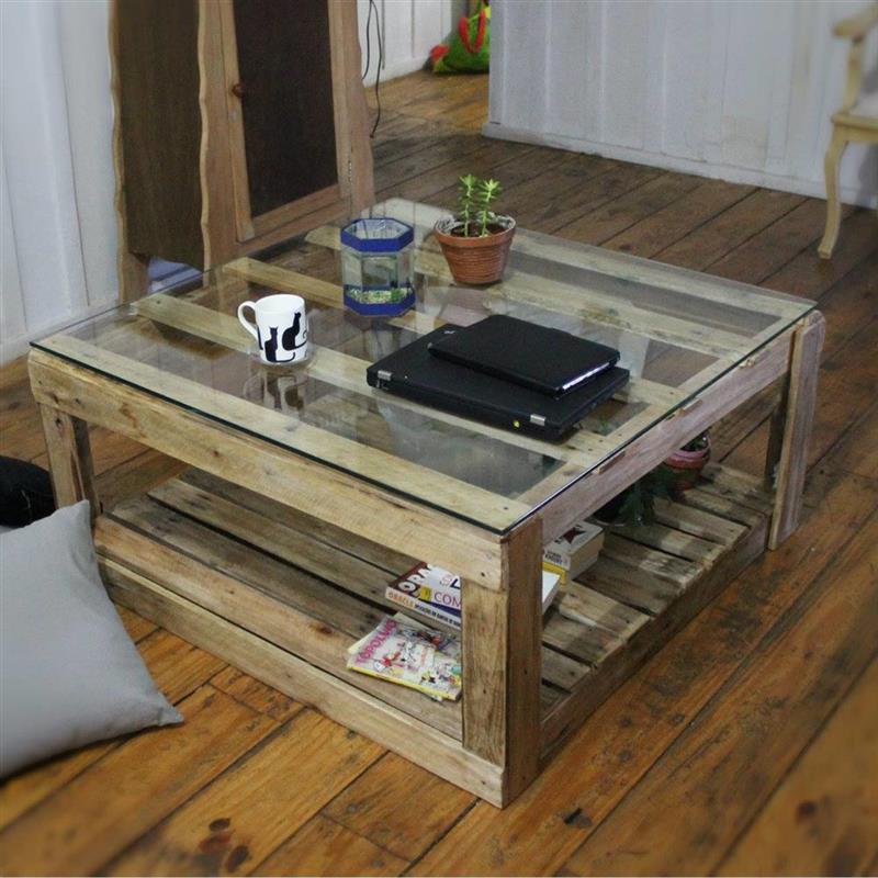 Mesa de pallet com tampo de vidro