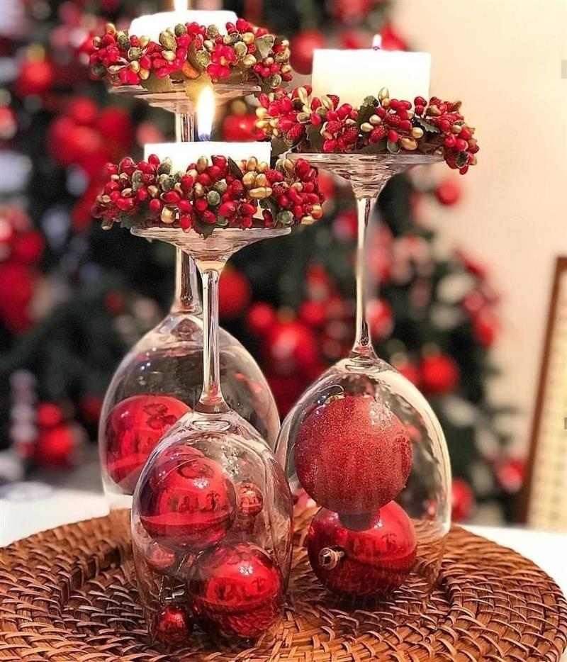 Enfeite de Natal para mesa com taças e velas