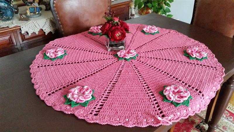 Toalha de mesa de crochê com flores