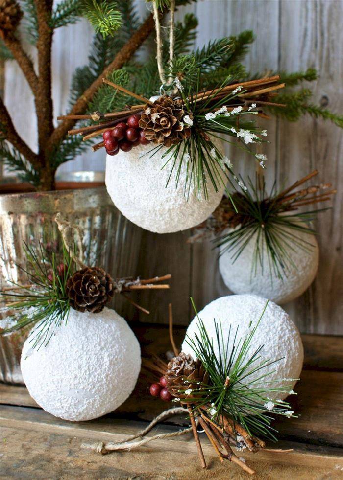 bolinhas de natal feita com artesanato