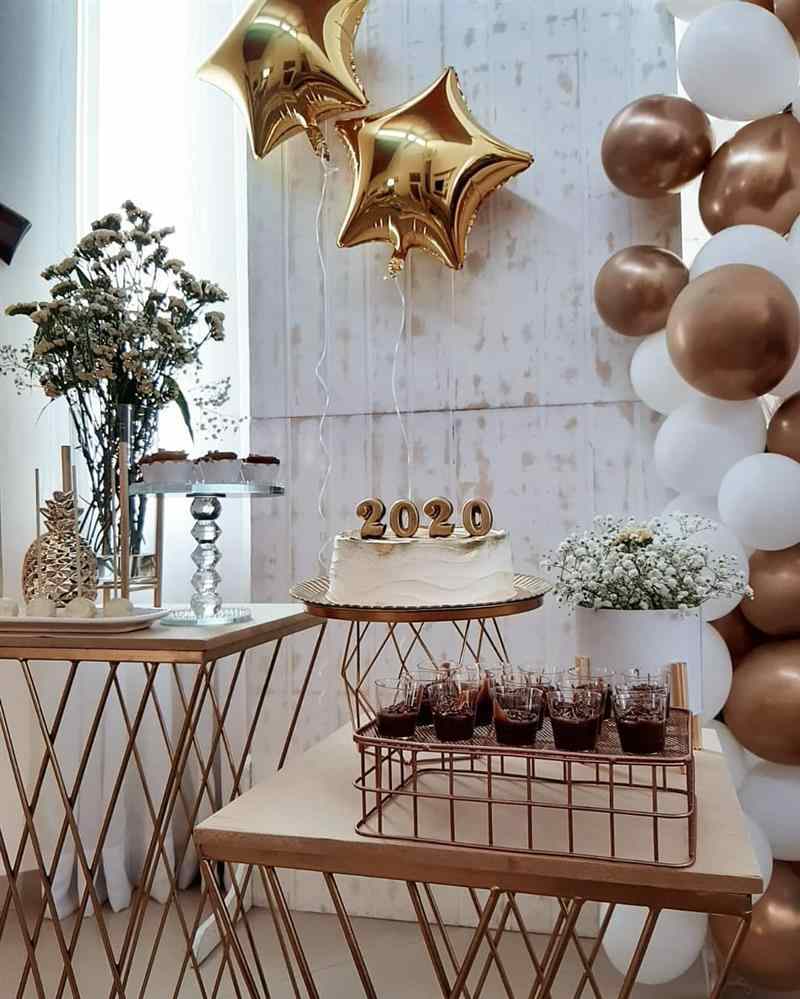 Mesas decoradas com doces