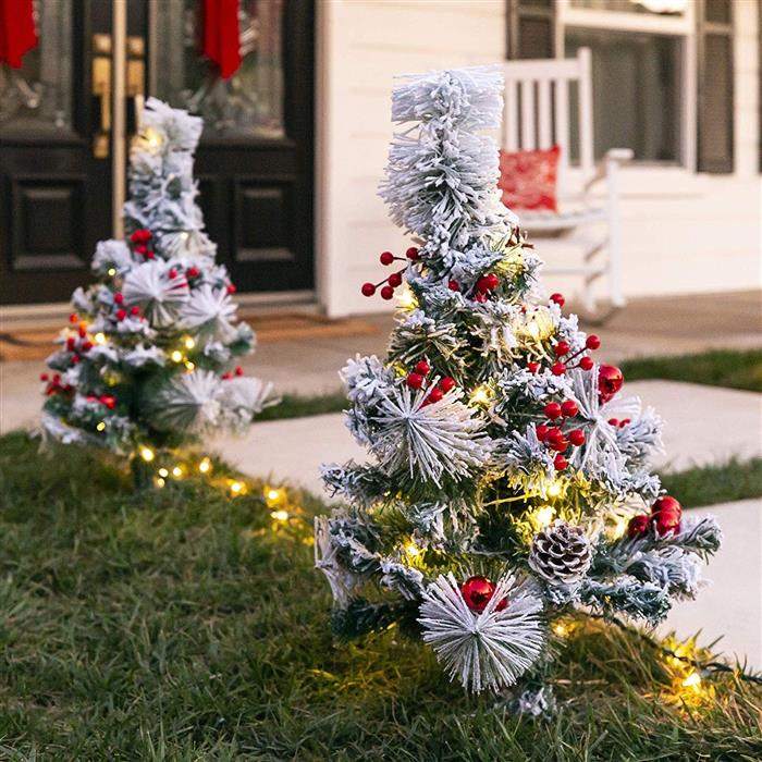 jardim com arvores de natal