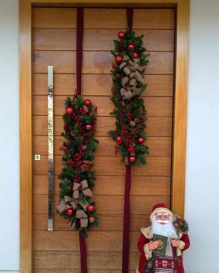 porta decorada com festão