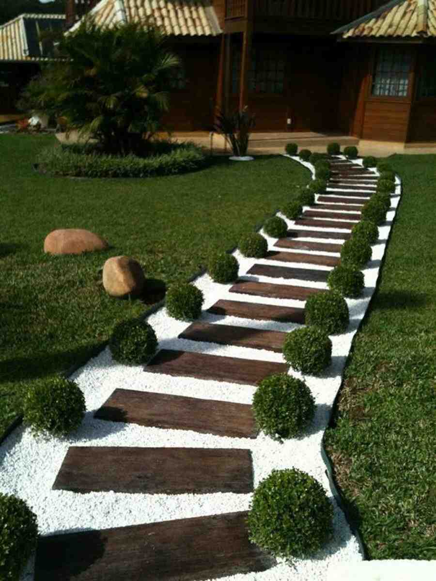 Caminho para jardim de madeira