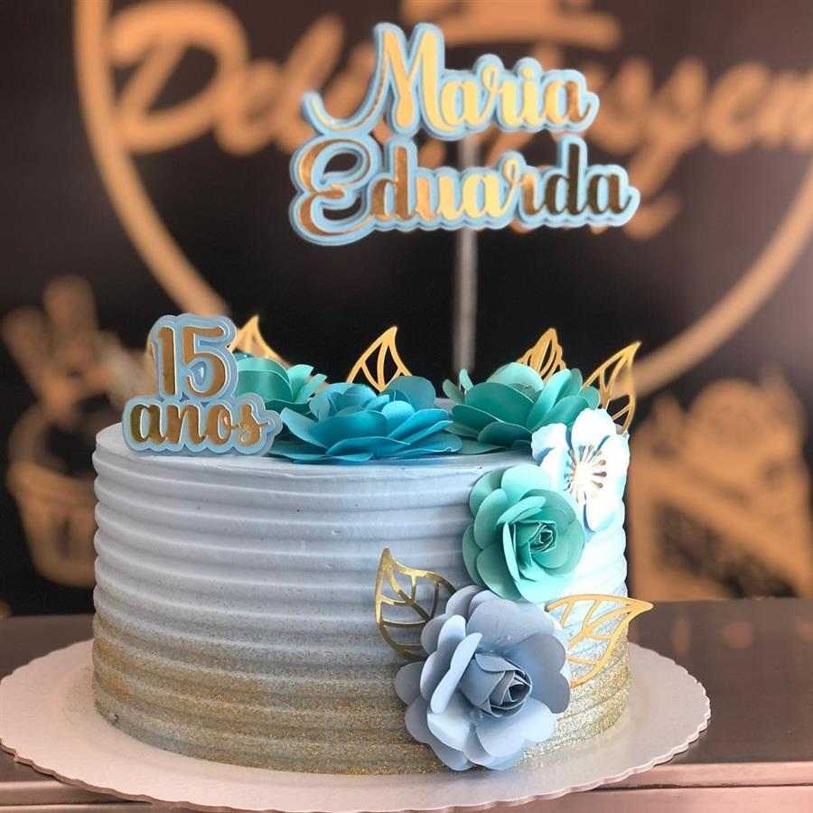 Bolo de 15 anos azul e dourado