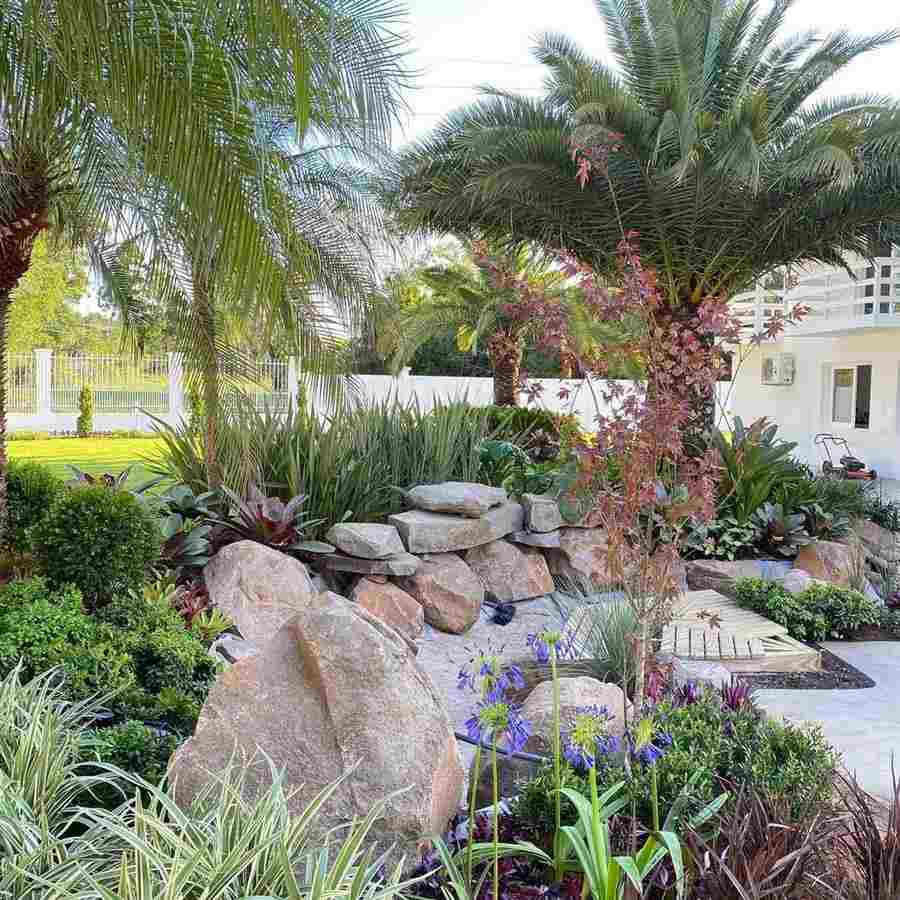 Jardim com pedras decorativas
