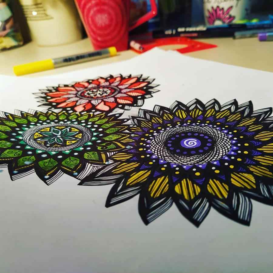 Mandala no papel pintada à mão