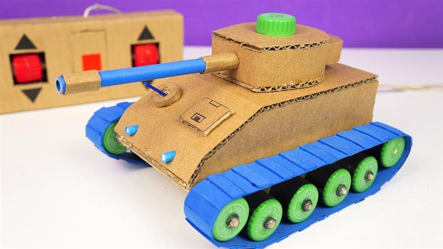 Tanque de guerra de papelão