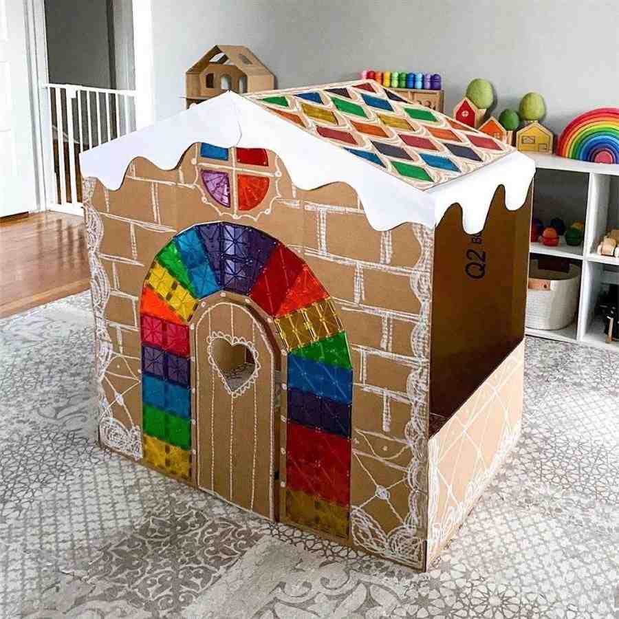 Casinha de papelão colorida