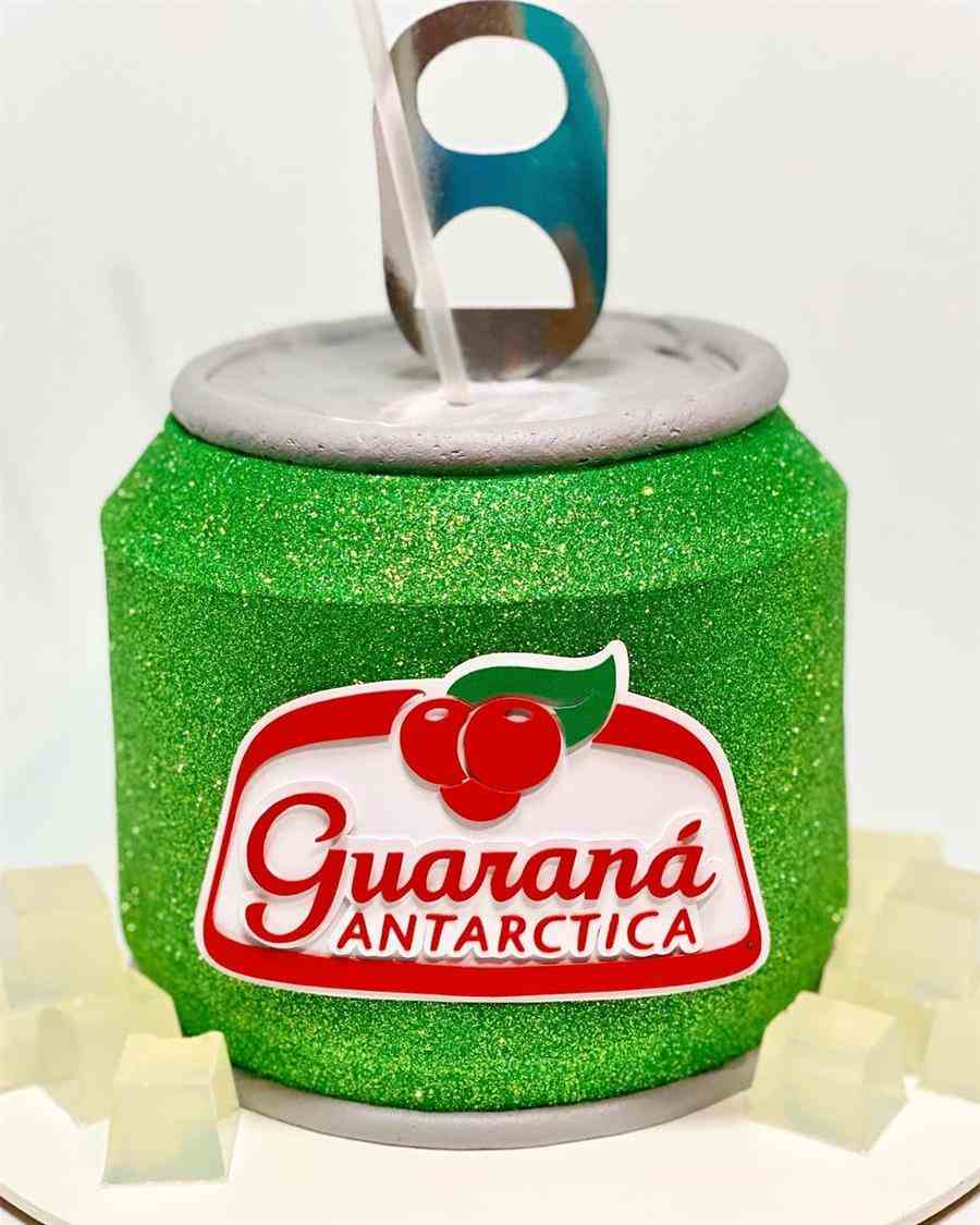 latinha de Guaraná Antárctica