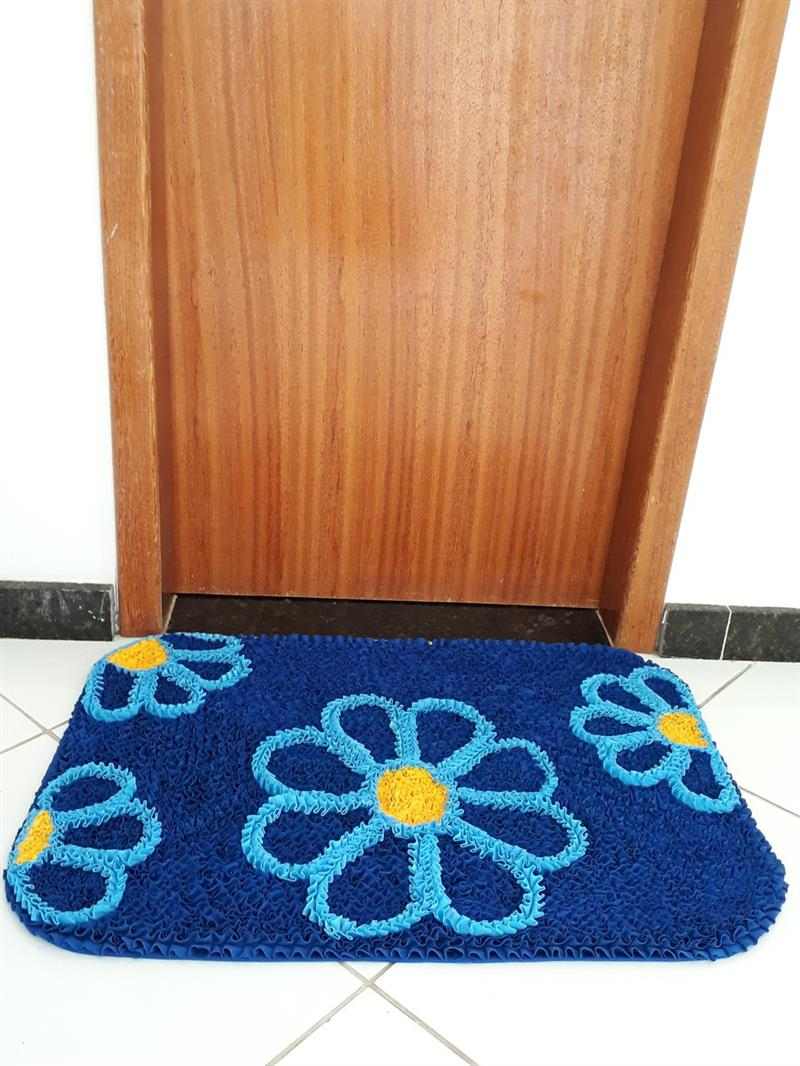 Tapete de frufru para porta azul