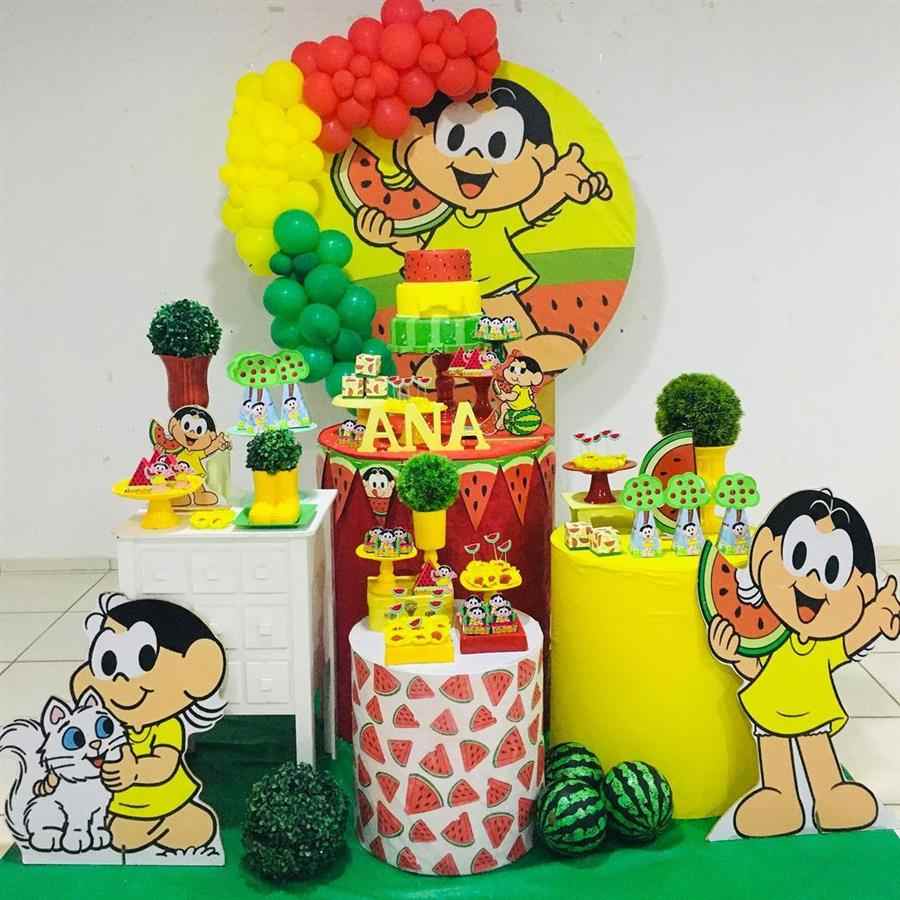 Festa infantil decorada com cilindros 