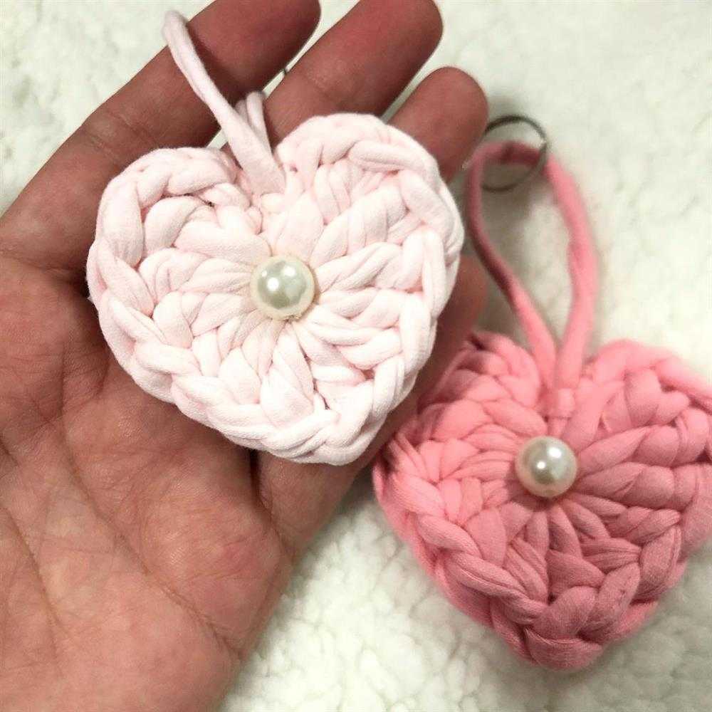 Chaveiro de crochê em formato de coração