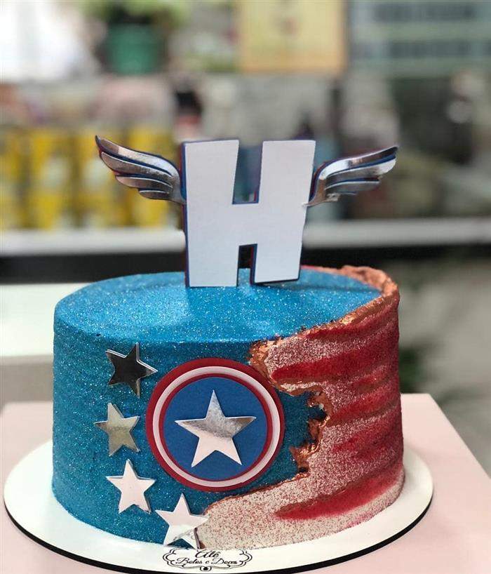 bolo chantilly glitter capitão america