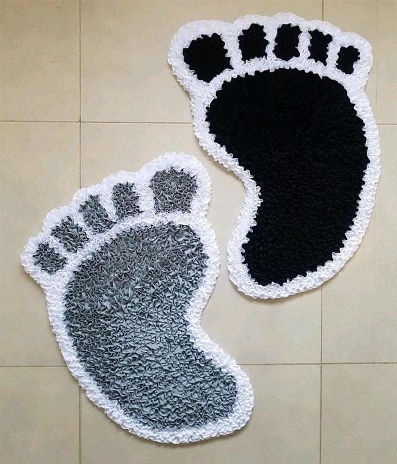Jogo de tapete em formato de pés