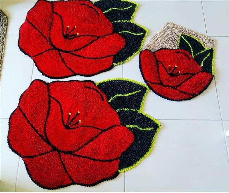 Frufru de banheiro com rosas