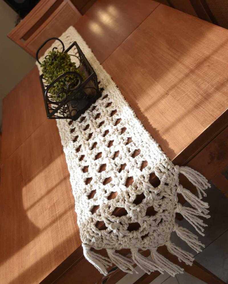 trilho de mesa de croche branco