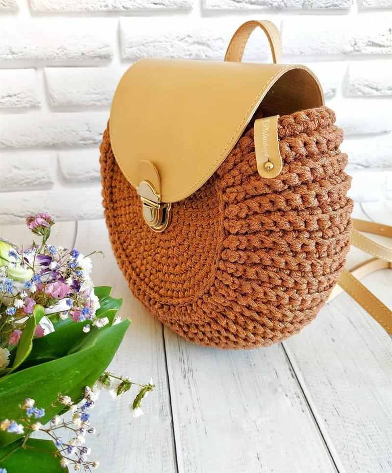 bolsa de croche com aba redonda