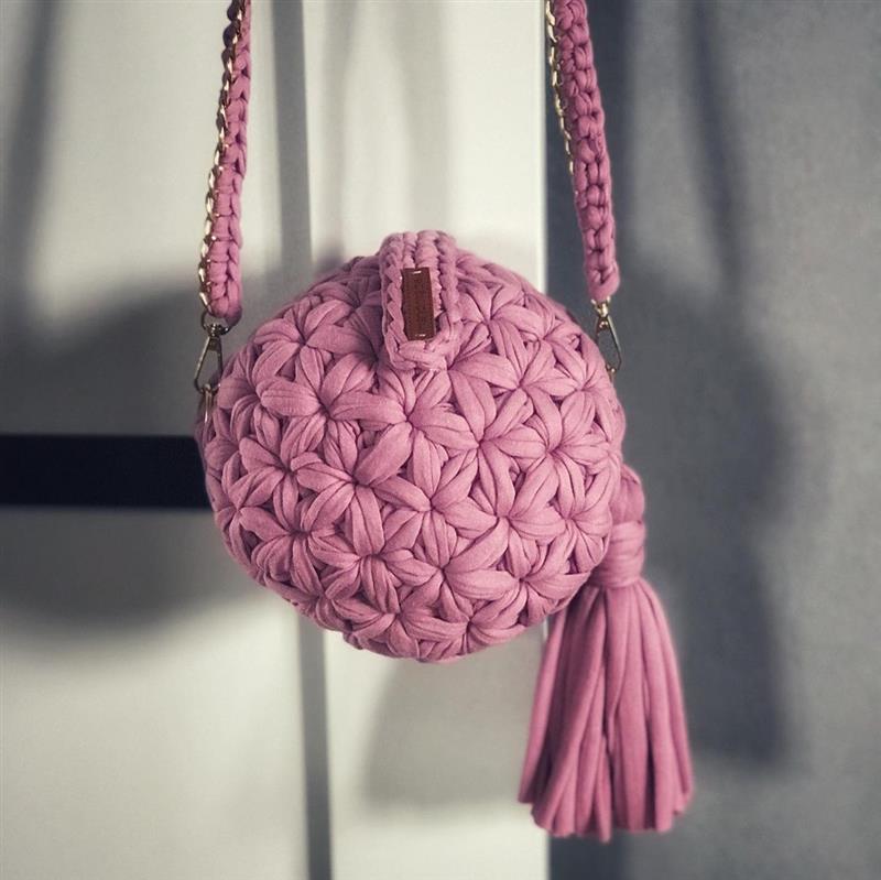 bolsa de crochê redonda rosa