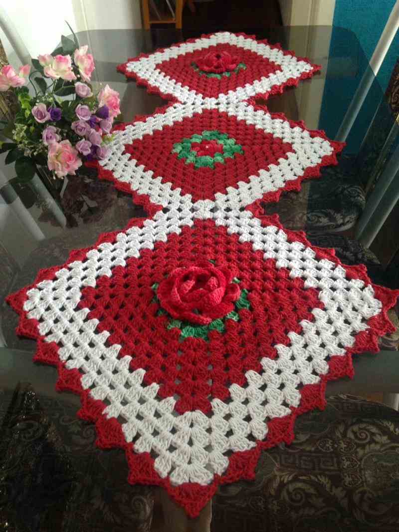 vermelho e branco com rosas