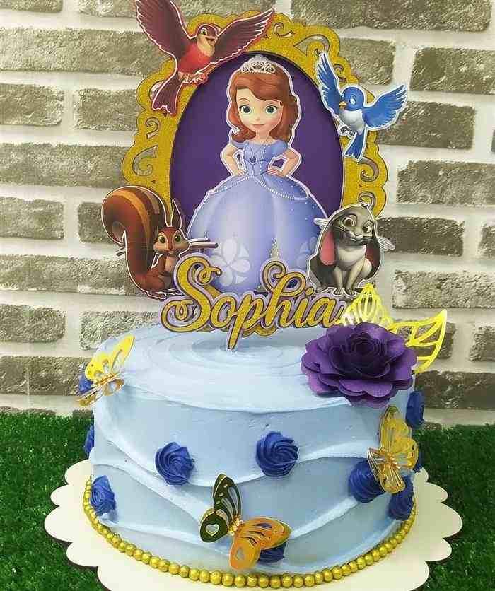 bolo da princesa sofia com chantilly #decoraçãofestainfantil  #decoraçãofesta #aniversárioinfantil #prin…