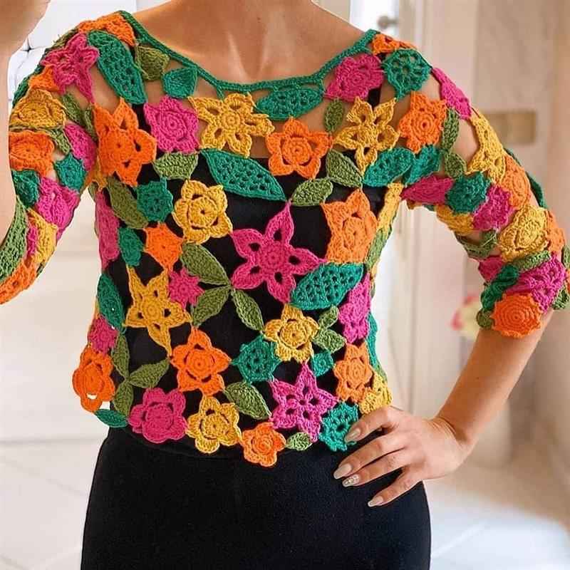 Blusa colorida e vazada