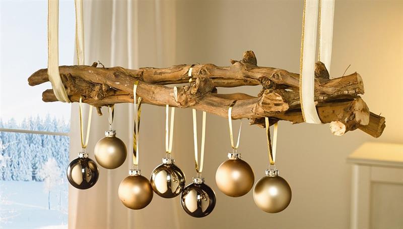 hanging christmas balls