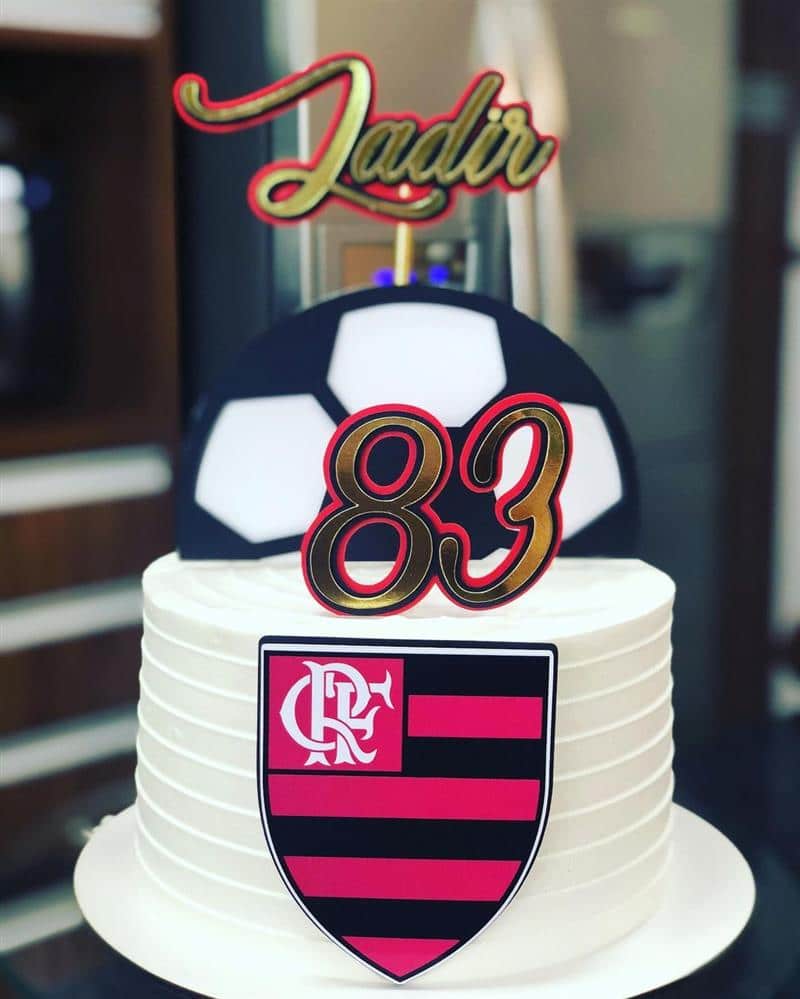 Bolo do flamengo feminino em 2023  Fotos de bolo de aniversário, Bolos de  aniversário confeitados, Bolo decorado do flamengo