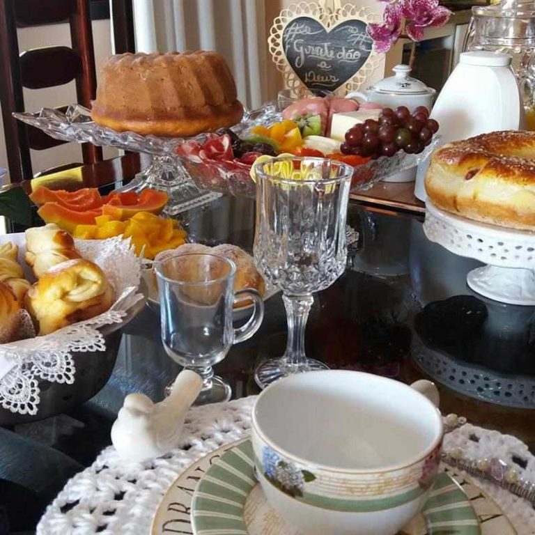 Café da manhã de aniversário: aprenda como fazer uma surpresa ...