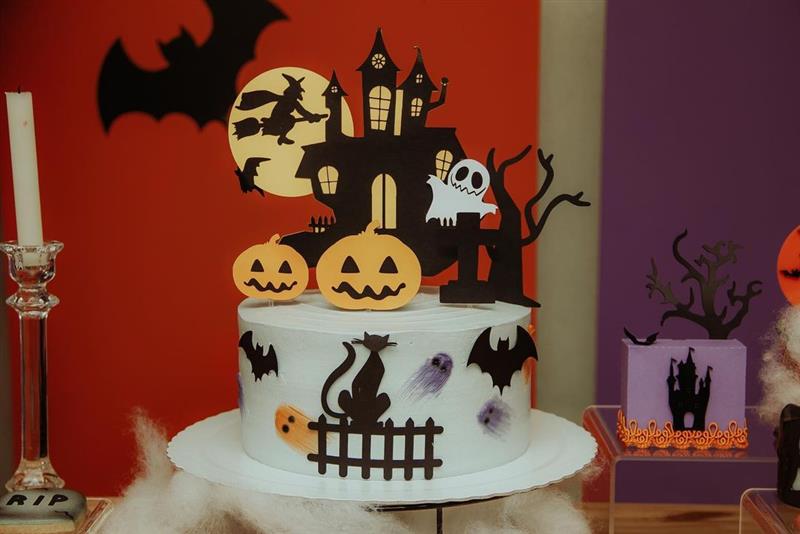 Decoração de bolo Halloween com topper