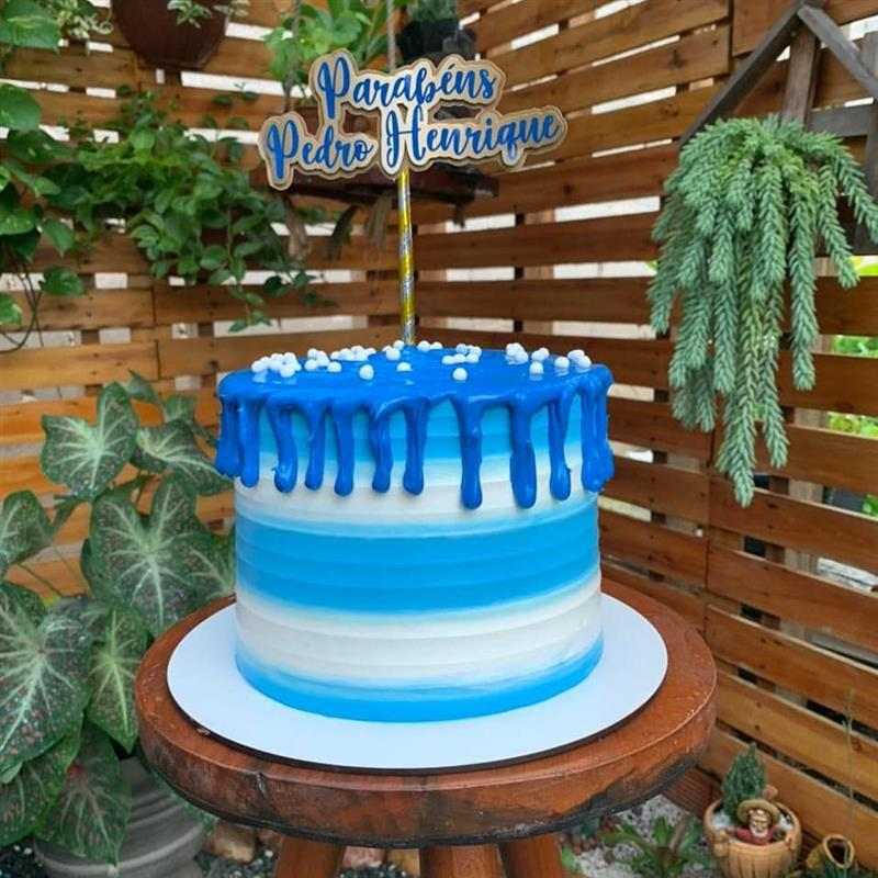 bolo de aniversario para homem azul e branco