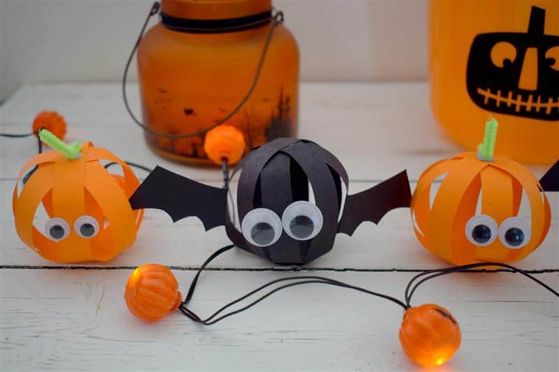 Decoração de Halloween com papel