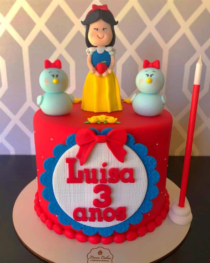 Bolo Branca de Neve pasta americana