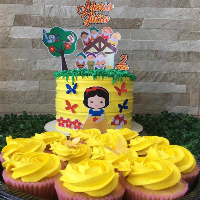 bolo e cupcakes decorados