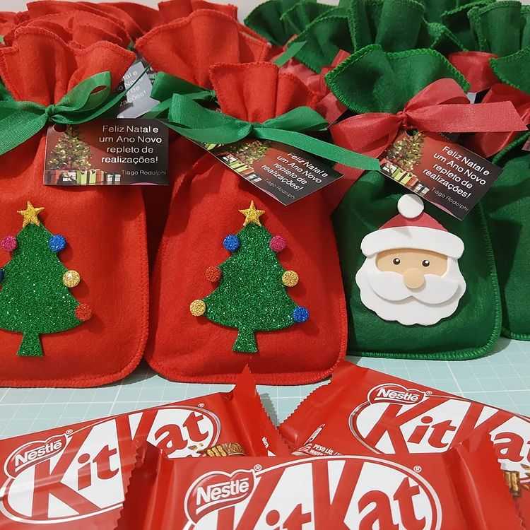 Saquinho de feltro com barrinha de KitKat 