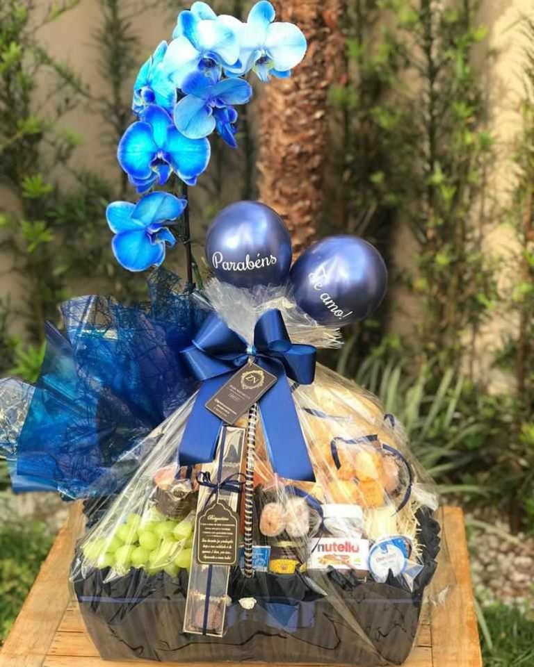 Cesta de aniversário para homem: o que colocar, como fazer e montar ...