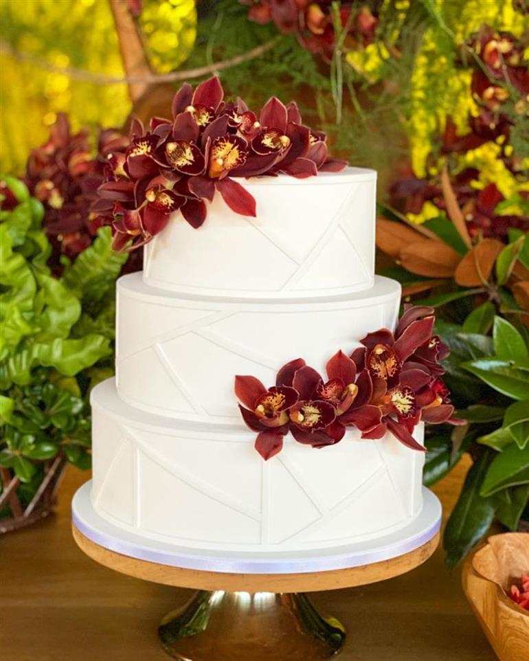 bolo de 3 andares com flores naturais