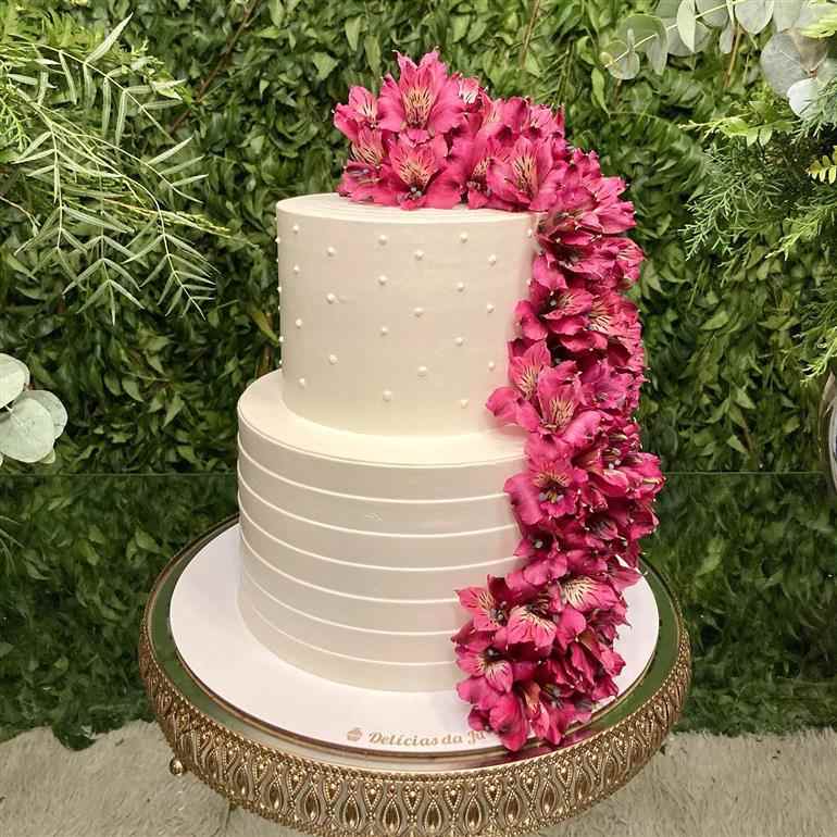 Bolo de casamento em chantininho